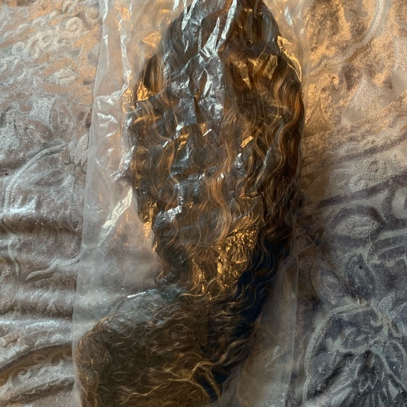 20” 100% human hair wig - Picture 2 of 3